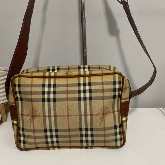 ⛔️ SOLD ⛔️ Burberry Brown and Tan Checkered Messenger Bag - Picture 4 of 14